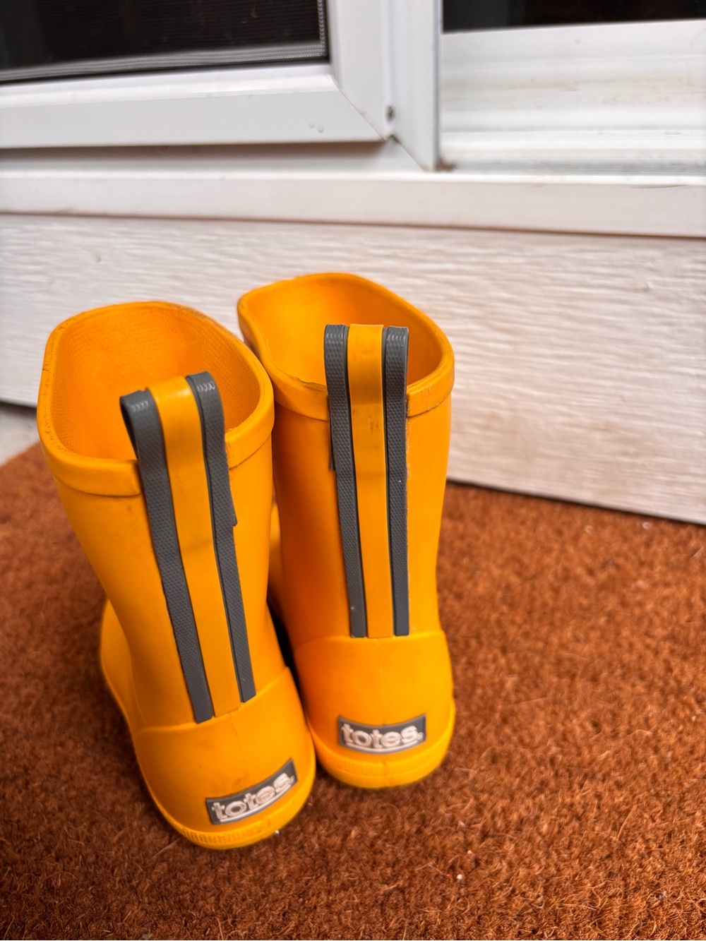 Totes Yellow Rainboots - Picture 2 of 6